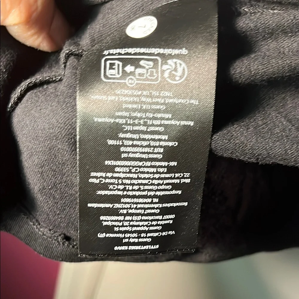 GUESS Black Graphic Men's T-Shirt - Picture 7 of 11